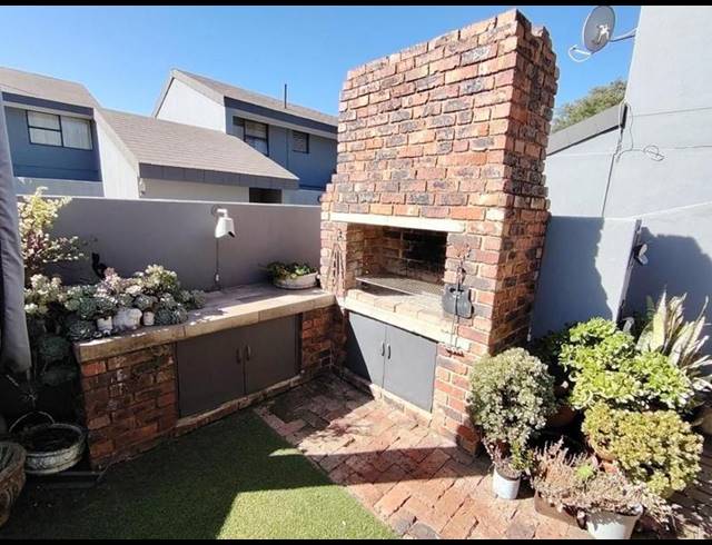 3 BEDROOM TOWNHOUSE FOR SALE IN SASOLBURG CENTRAL
